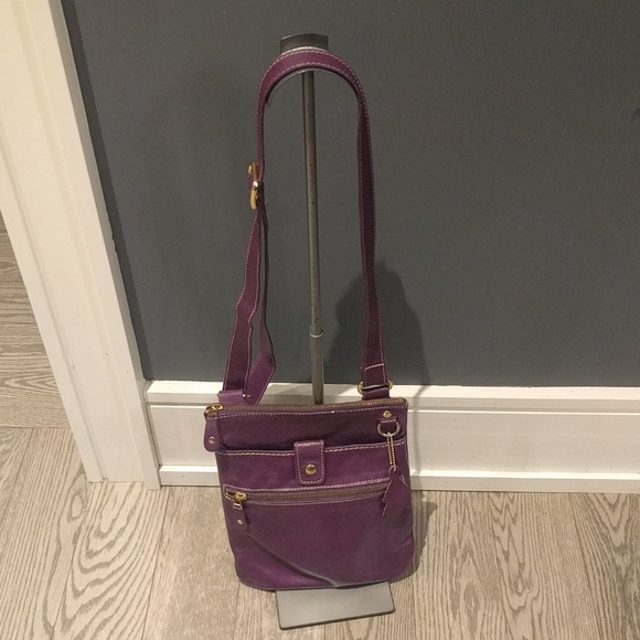 Beautiful Genuine leather bag by Roots 🌸🍀